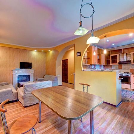 Three-Room Apartment Near Ocean Plaza Kiev Exterior foto