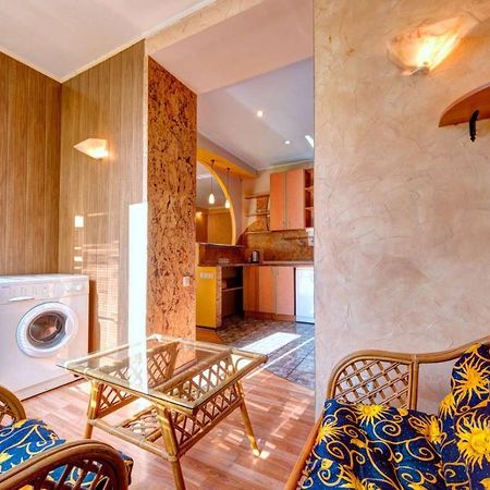 Three-Room Apartment Near Ocean Plaza Kiev Exterior foto