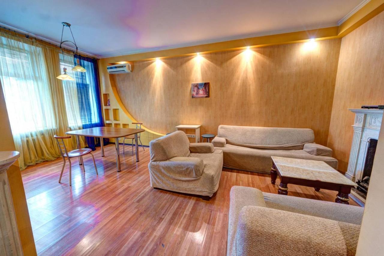 Three-Room Apartment Near Ocean Plaza Kiev Exterior foto