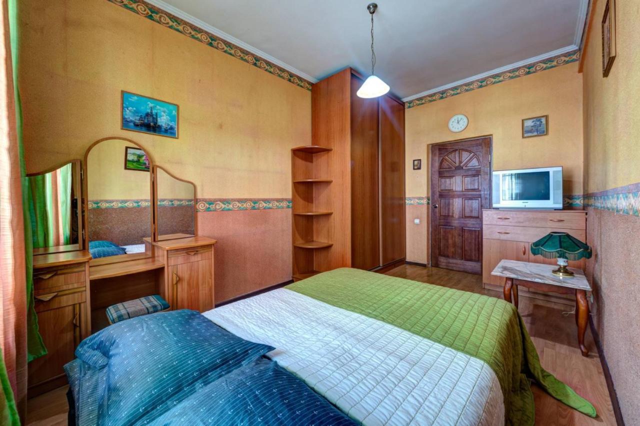 Three-Room Apartment Near Ocean Plaza Kiev Exterior foto